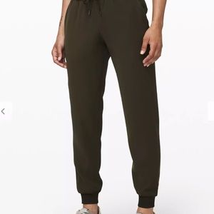New Lululemon On The Fly Jogger Woven Olive